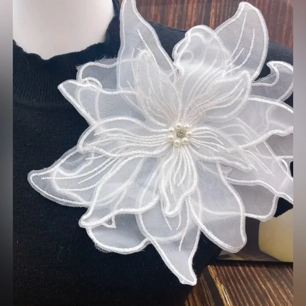 White Embroidered Sew-On Appliqué Flower, Craft & Clothing Embellishment, New